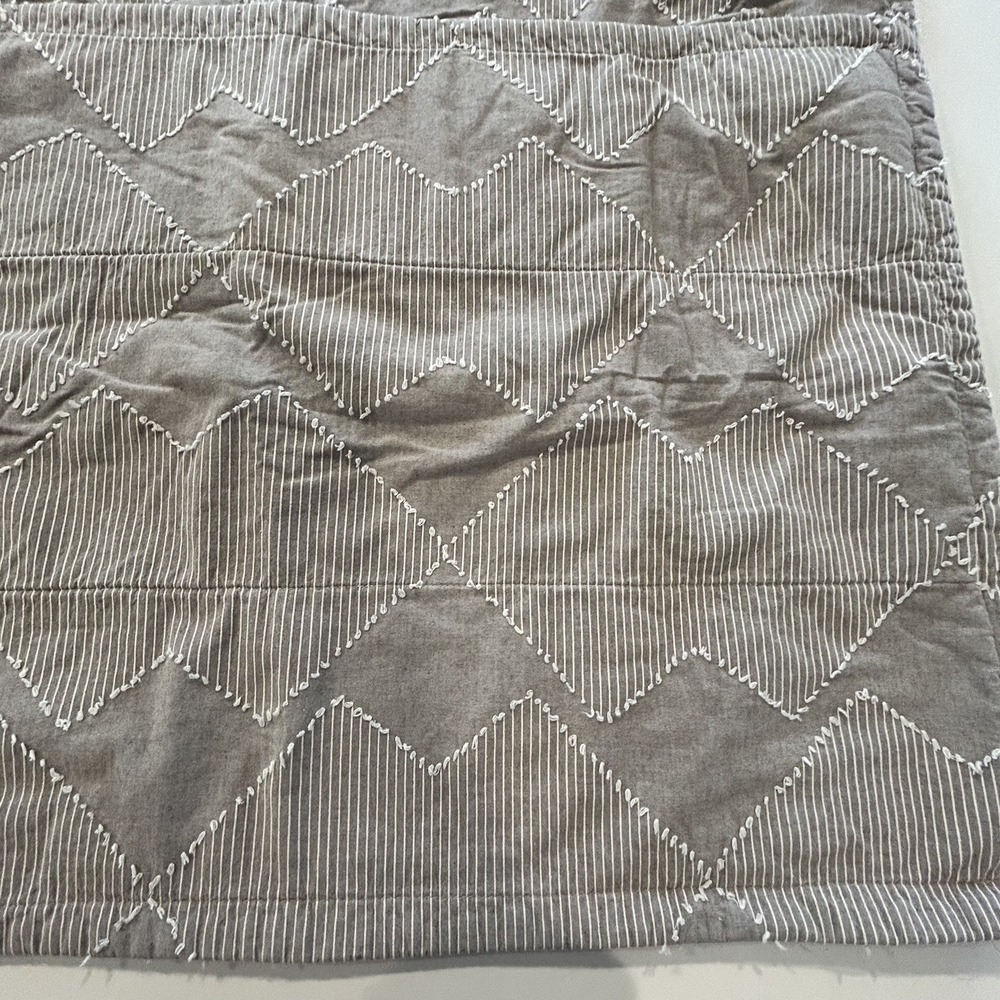 Beddy's Pair Of King Sized Zip Close Pillow Shams Set Of Two- Grey Design 34x20" - Picture 3 of 7